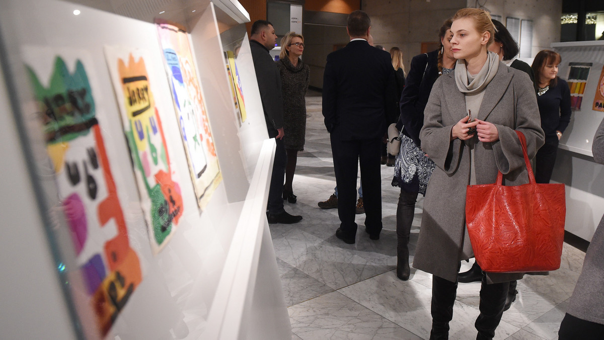 Kilkadziesiąt niepublikowanych prac, jednego z najwybitniejszych polskich twórców plakatu i ilustracji książkowych, Jana Młodożeńca można oglądać od czwartku w holu Centrum Giełdowego w Warszawie. Ekspozycja potrwa do 9 lutego.