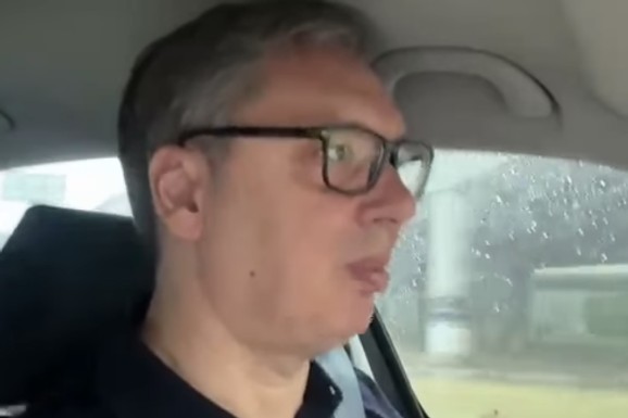 "BAR SAM SINIŠI UNIŠTIO NEDELJNO PREPODNE" Vučić i Mali krenuli u obilazak "Ekspa" po nevremenu (VIDEO)