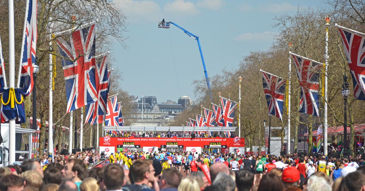  Nowy rekord świata. Maraton w Londynie ukończyły tysiące biegaczy