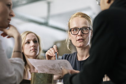 Jak nie zawalić okresu próbnego w nowej pracy? Wiele osób popełnia ten sam błąd