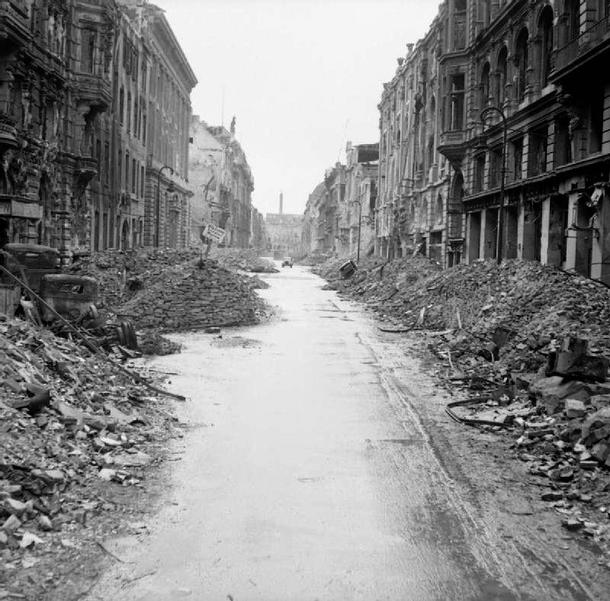 Berlin 1945 ulica zniszczenia 4