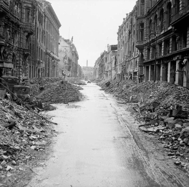 Berlin 1945 ulica zniszczenia 4