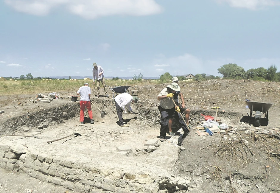 Car Maksimilijan Herkul podigao je velelepnu vilu na mestu gde su njegovi roditelji nekad bili nadničari: Lokalitet "Vila rustika Glac"