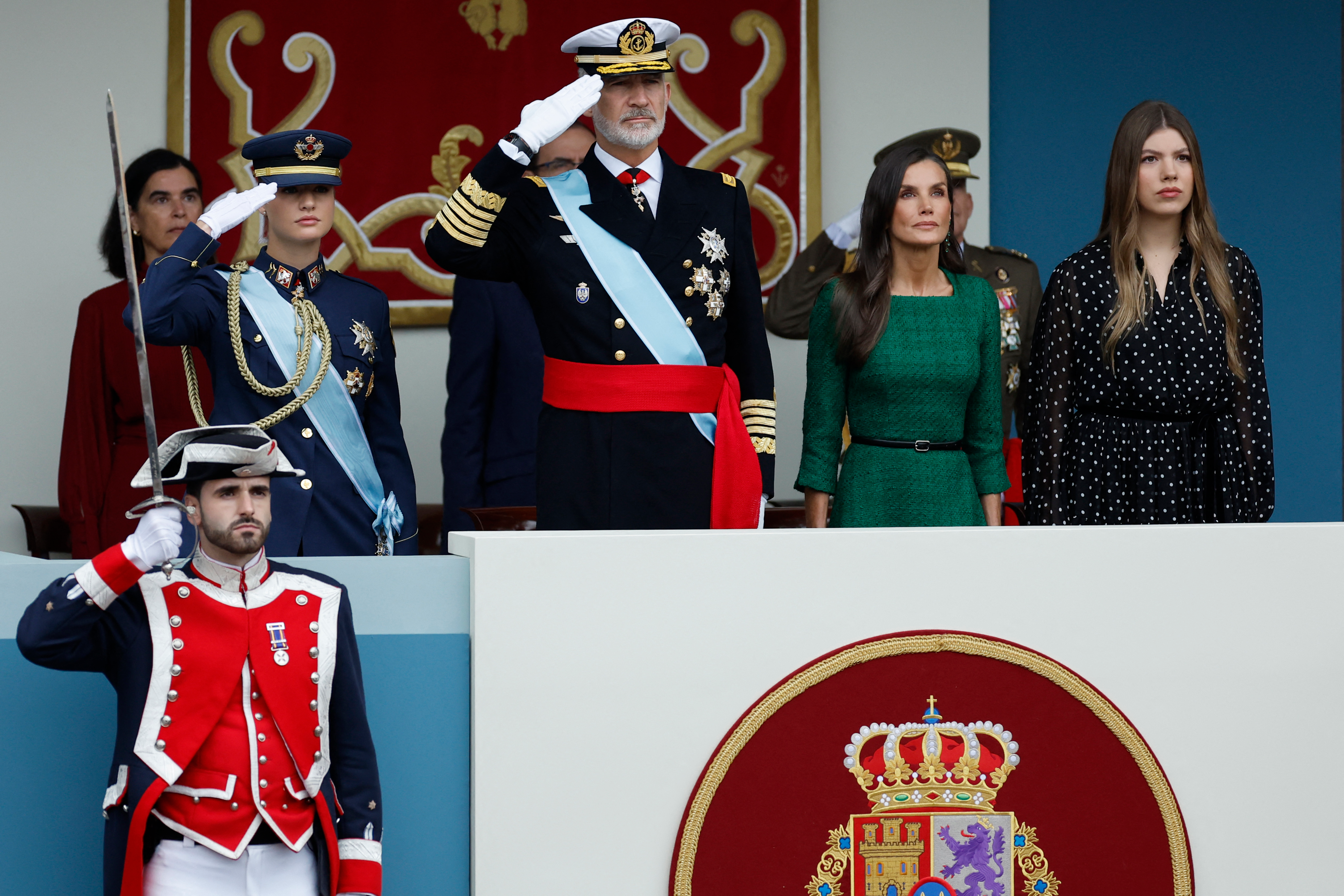 Pitos a Sánchez marcan desfile 12 octubre sin 4 ministros