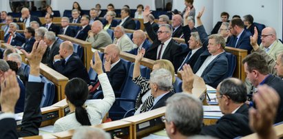 Senat przyjął ustawę o in vitro