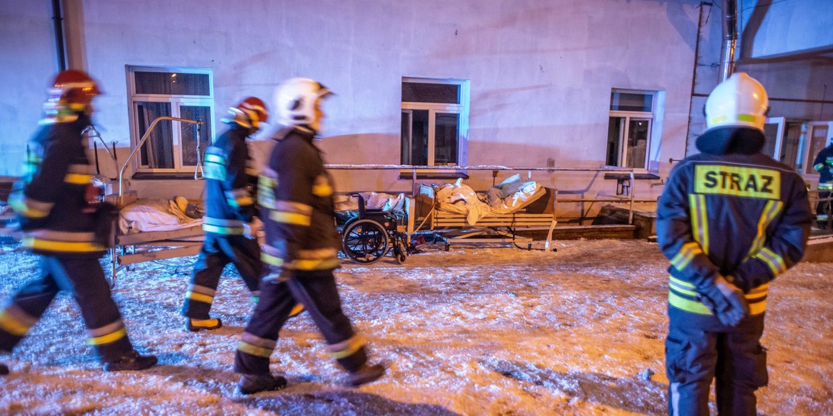 Chojnice: Mieszkańcy płaczą po ofiarach pożaru w hospicjum