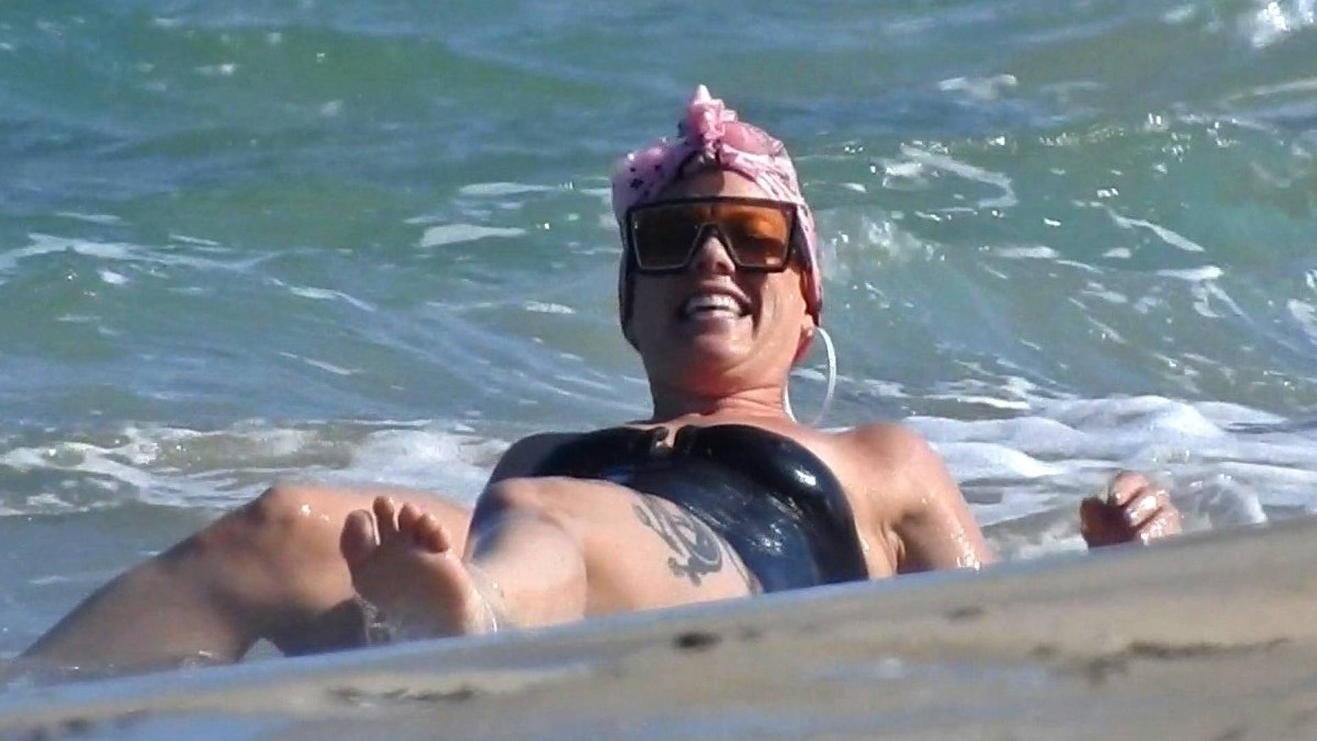 U svetu punom Kim Kardašijan, ovog leta na plaži budi Pink