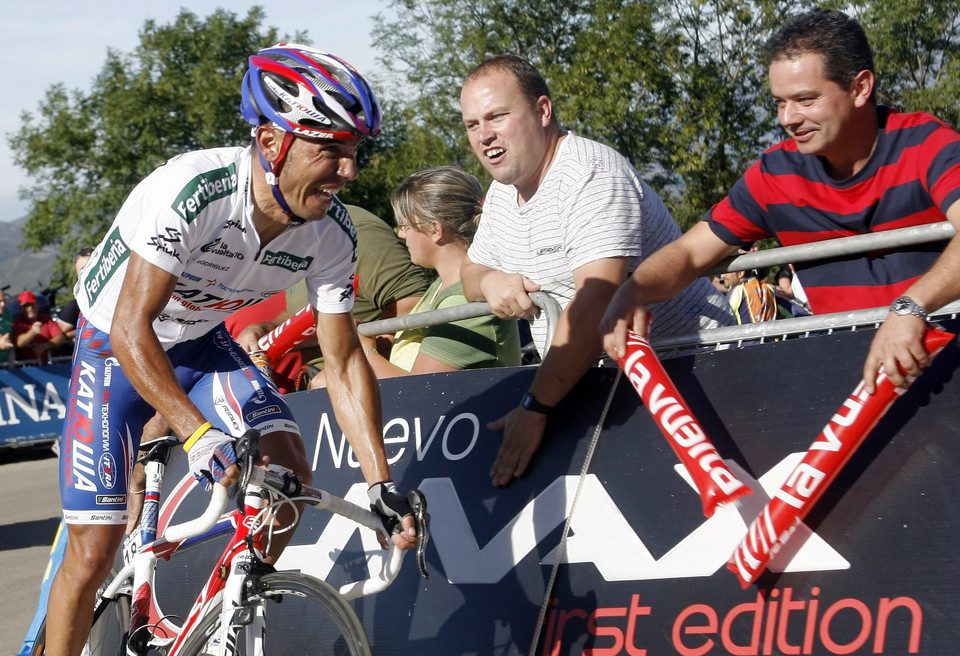 2010-09-13T165734Z_01_MVI07_RTRIDSP_3_CYCLING-VUELTA.jpg