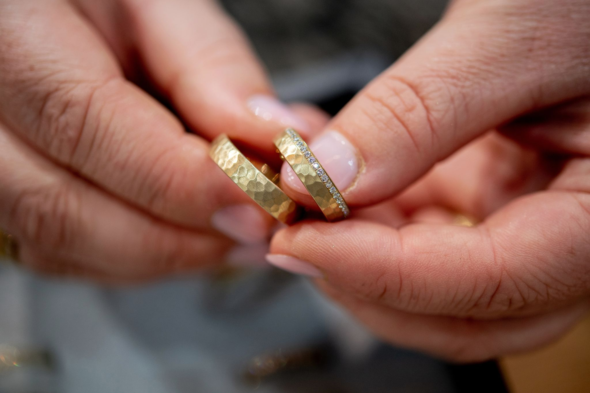 Braut erwischt Bräutigam mit Verwandter im Hochzeitsbett