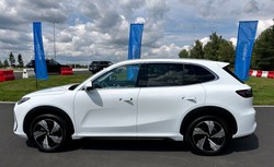 Nowy SUV trzęsie rynkiem. Cena? Taksówkarze biorą w ciemno