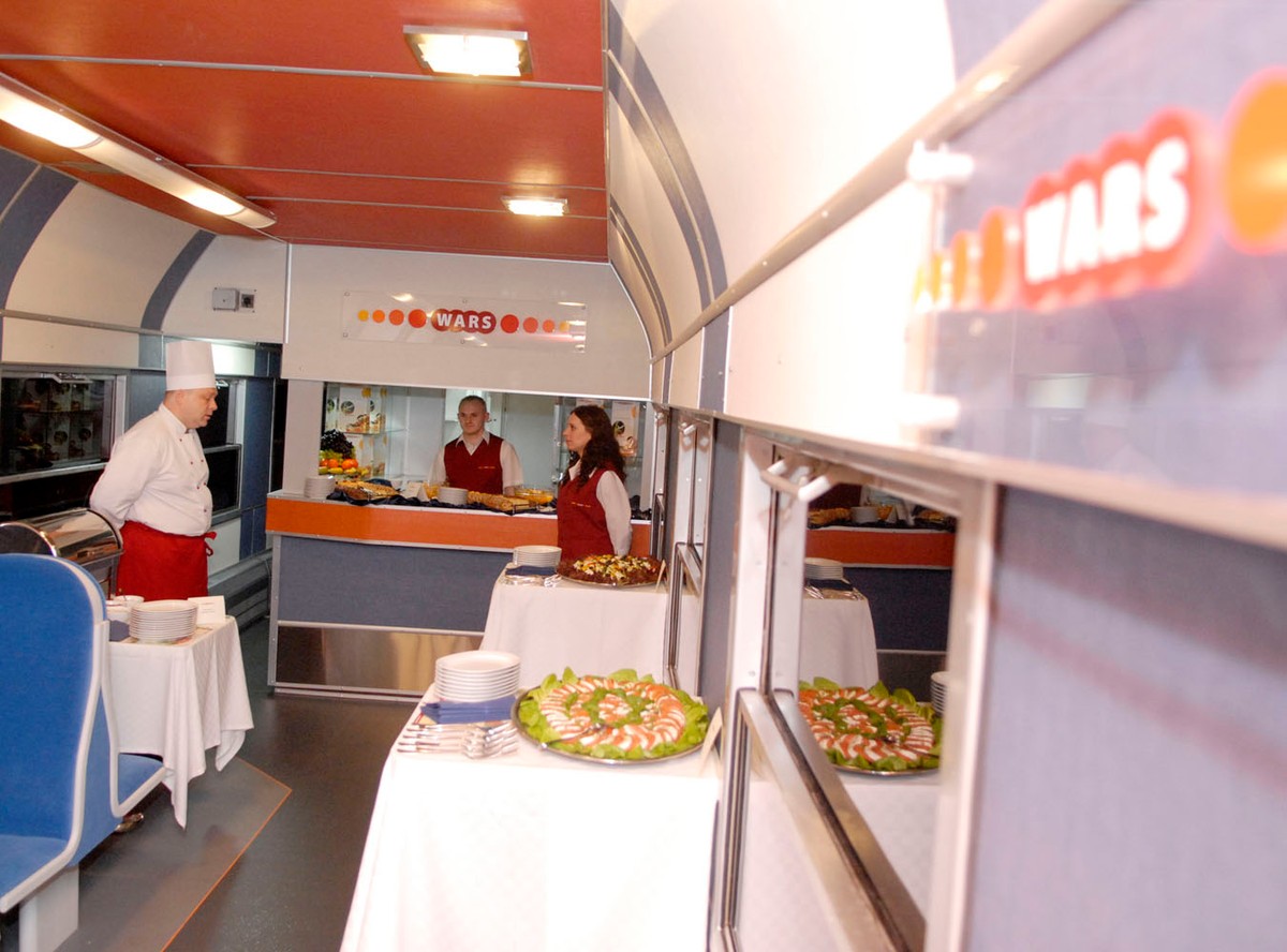 Komisja Przyjazne Państwo, chce zniesienia zakazu sprzedaży alkoholu w pociągach