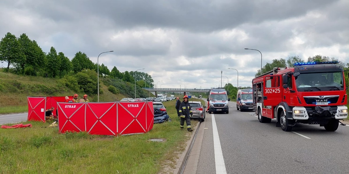 Gdańsk, al. Armii Krajowej. W karambolu zginęła jedna osoba. 