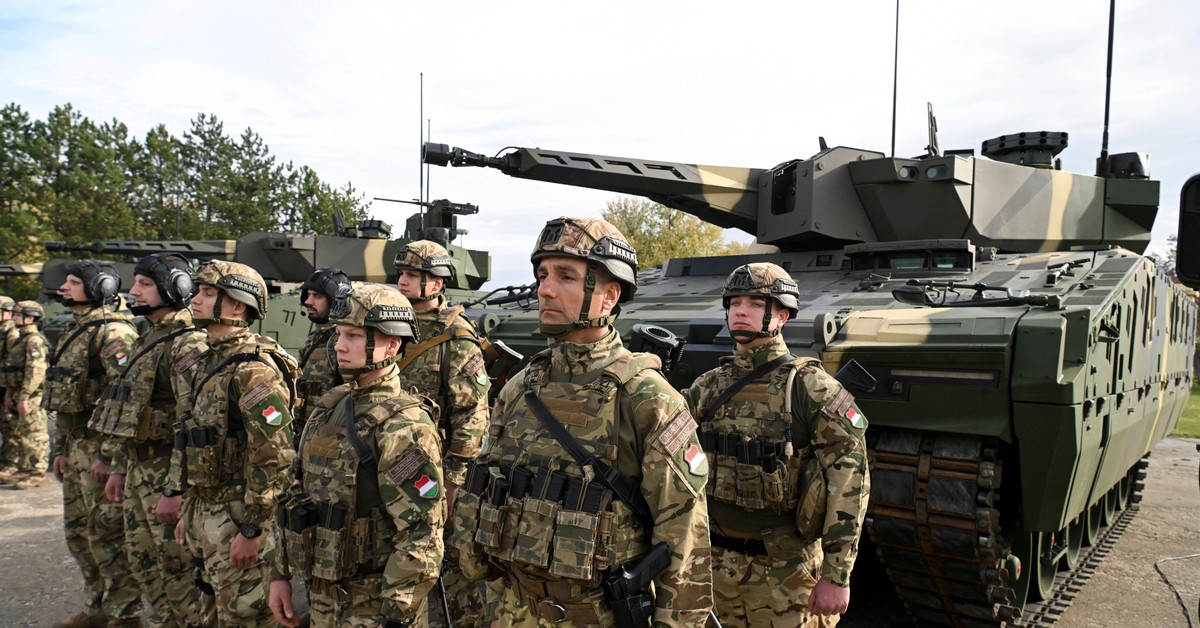 Офицер нарушил тишину. Восстание в армии, солдаты хотят уйти массово