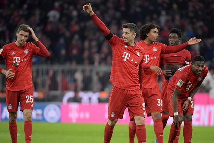 Robert Lewandowski i piłkarze Bayernu Monachium obniżyli swoje pensje. By pomóc innym pracownikom klubu