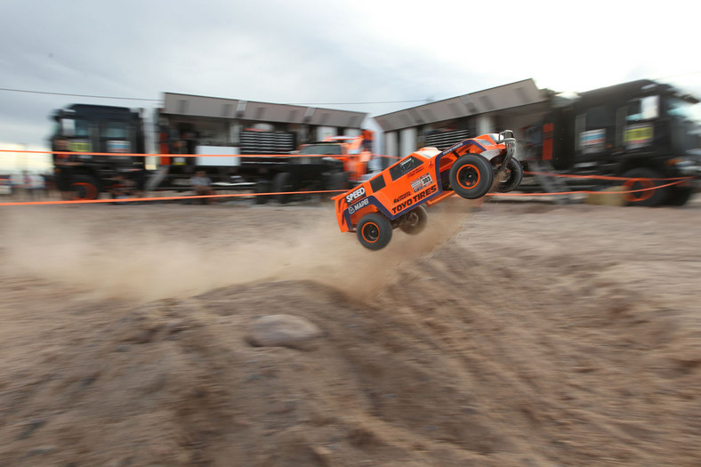 Dakar 2013: ciężarówka bez skrzyni, Małysz traci oddech (13. etap, wyniki, galeria)