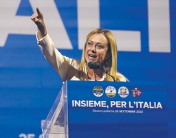 Meloni flirtuje z euroludowcami. Rozmowy z Weberem zaskoczeniem dla PiS