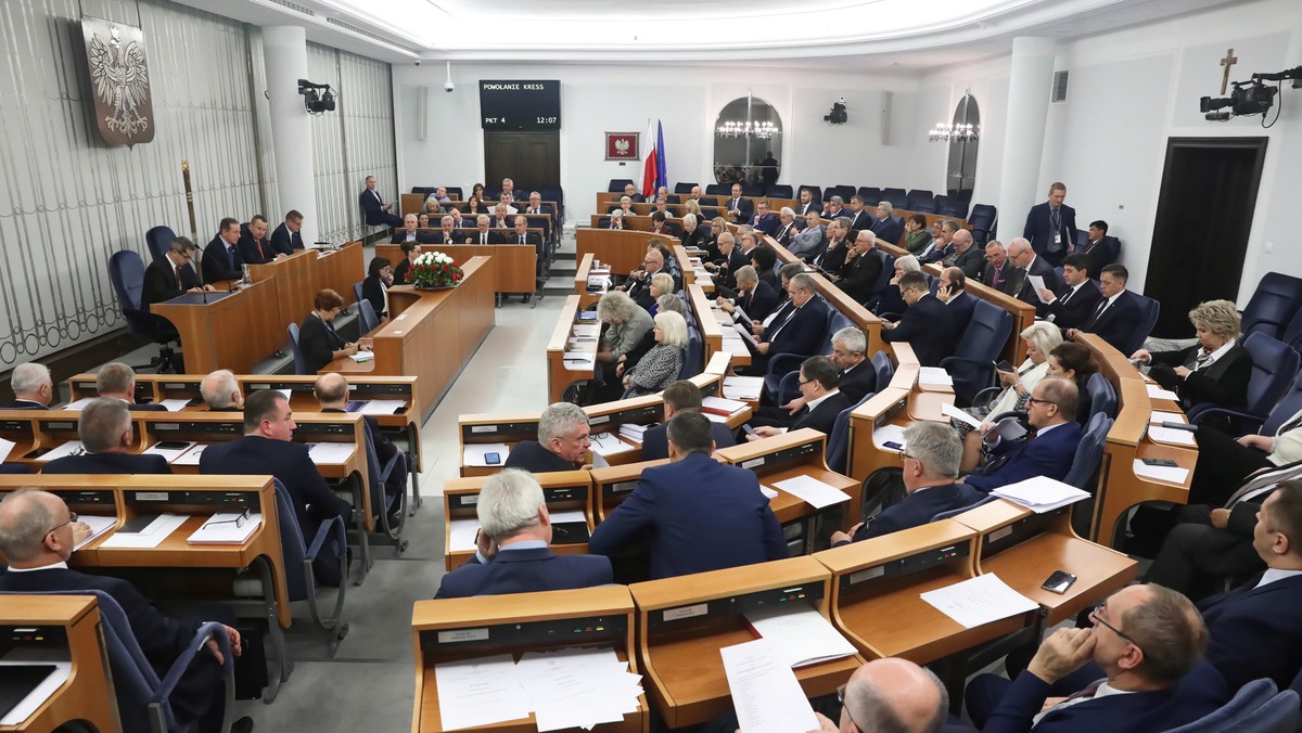 <strong>Senat wybrał w środę wieczorem przewodniczących 15 senackich komisji. Kandydatów rekomendowały na pierwszych posiedzeniach poszczególne komisje. Pozytywnie zaopiniował ich Konwent Seniorów.</strong>