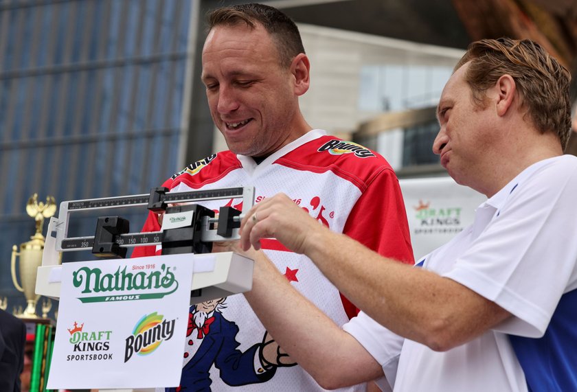 Na zdjęciach Hot Dog Eating Contest w Nowy Jorku 2021