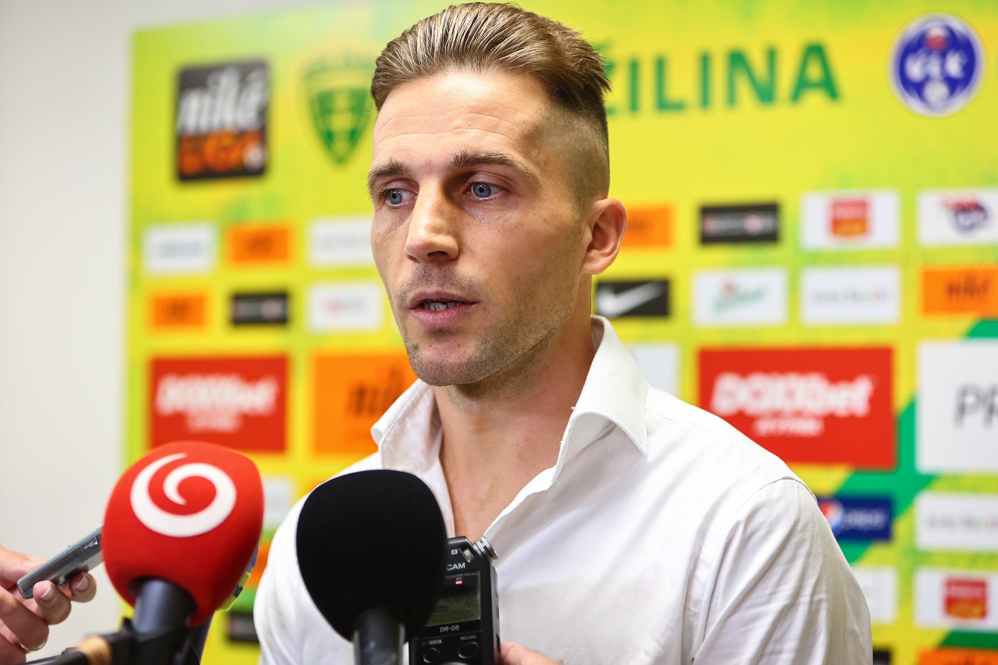 Obranca Peter Pekarík počas brífingu k predstaveniu novej posily MŠK Žilina.