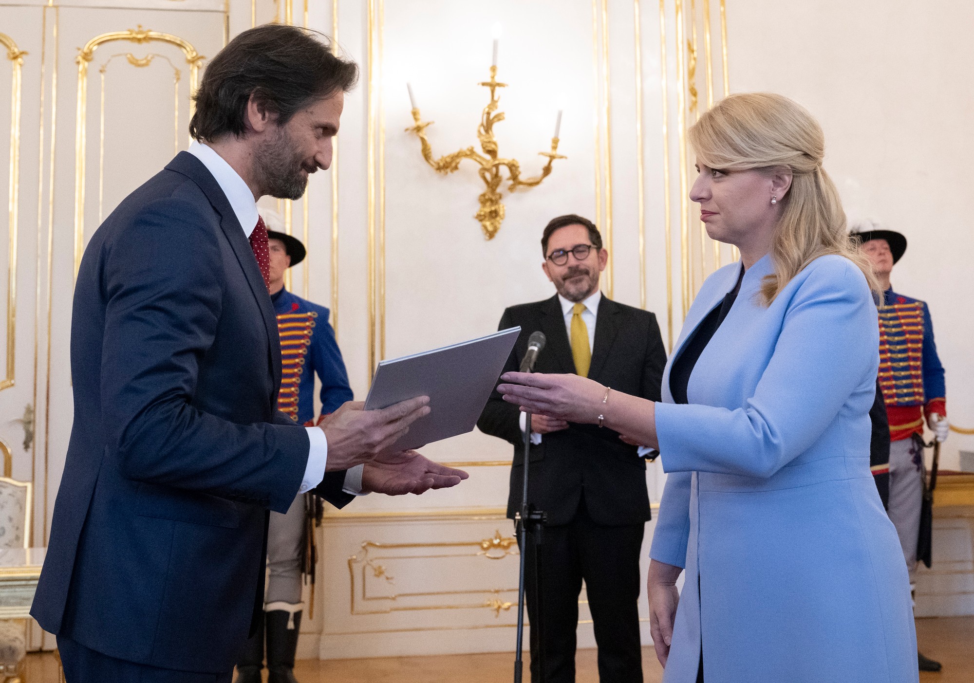 Prezidentka Zuzana Čaputová vymenovala novú vládu Roberta Fica.