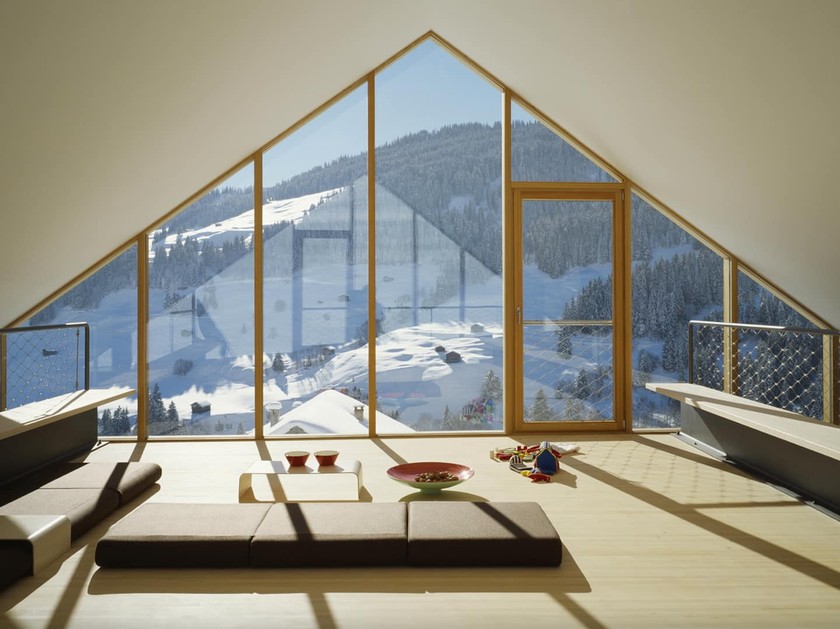Ce logement design des Grisons offre une vue exceptionnelle. 