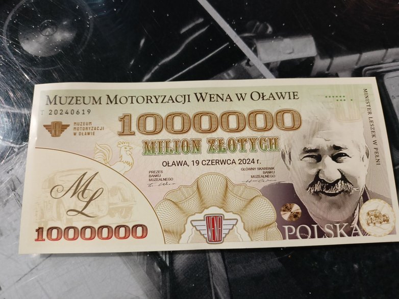 Waluta muzeum z wizerunkiem ministra Leszka