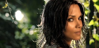 Halle Berry reklamuje swoje nowe perfumy