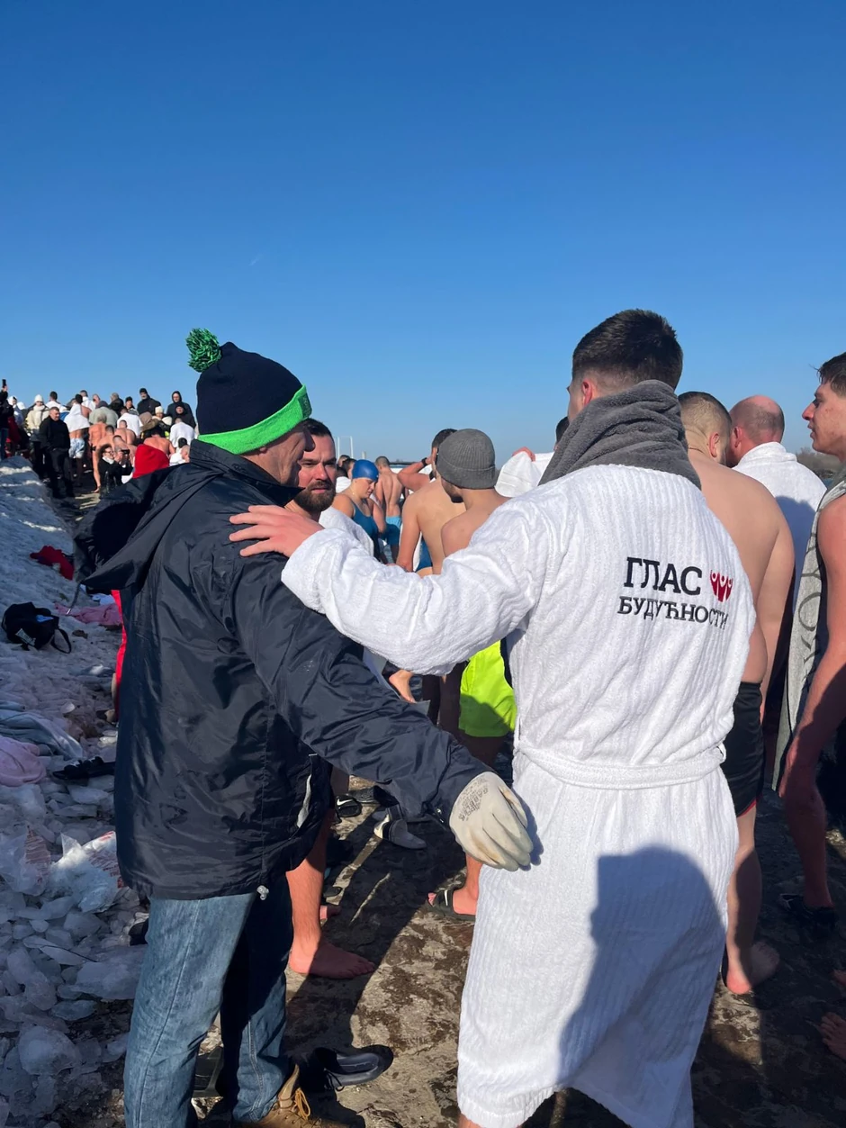 Humanitarno plivanje za časni krst u Zemunu