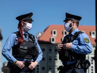 Niemieccy policjanci w maskach antywirusowych, Drezno, 20.04.2020