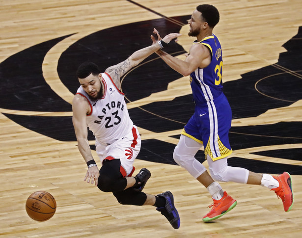 Warriors pokonali na wyjeździe Raptors i wyrównali stan finałowej rywalizacji