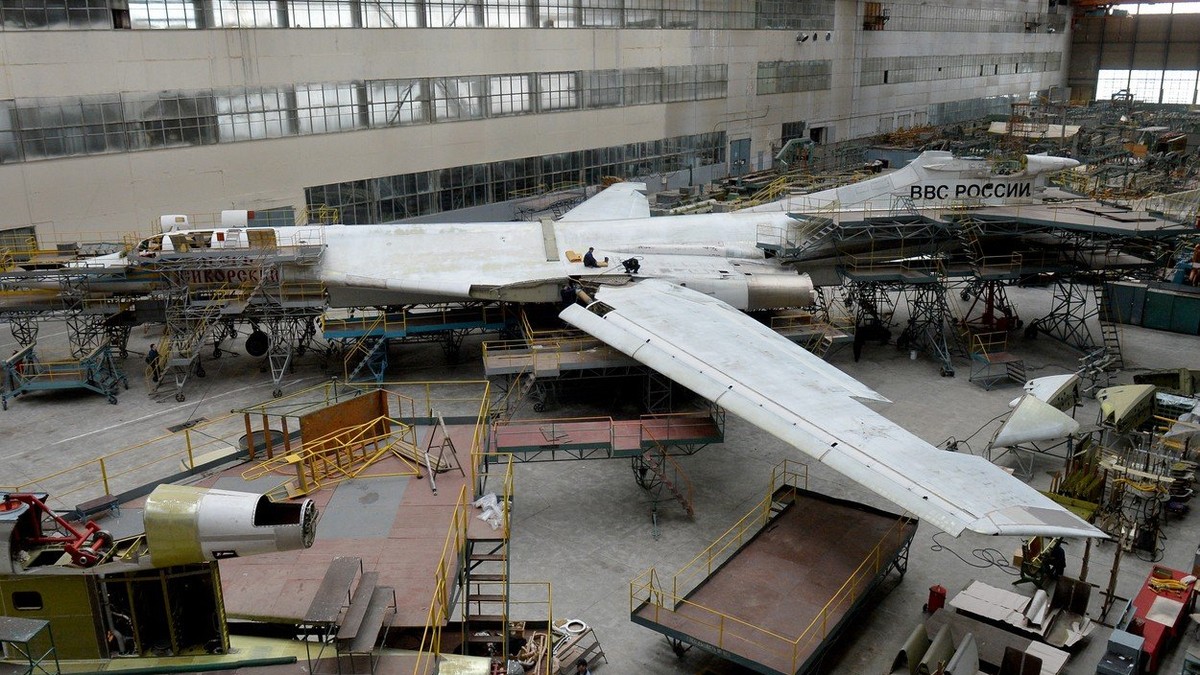 Američki vojni analitičari: Ruski “beli labud” postaje superbombarder ...