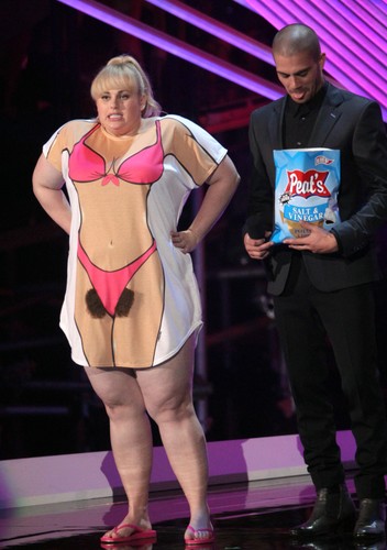 Rebel Wilson i Max George z grupy The Wanted na gali MTV VMA