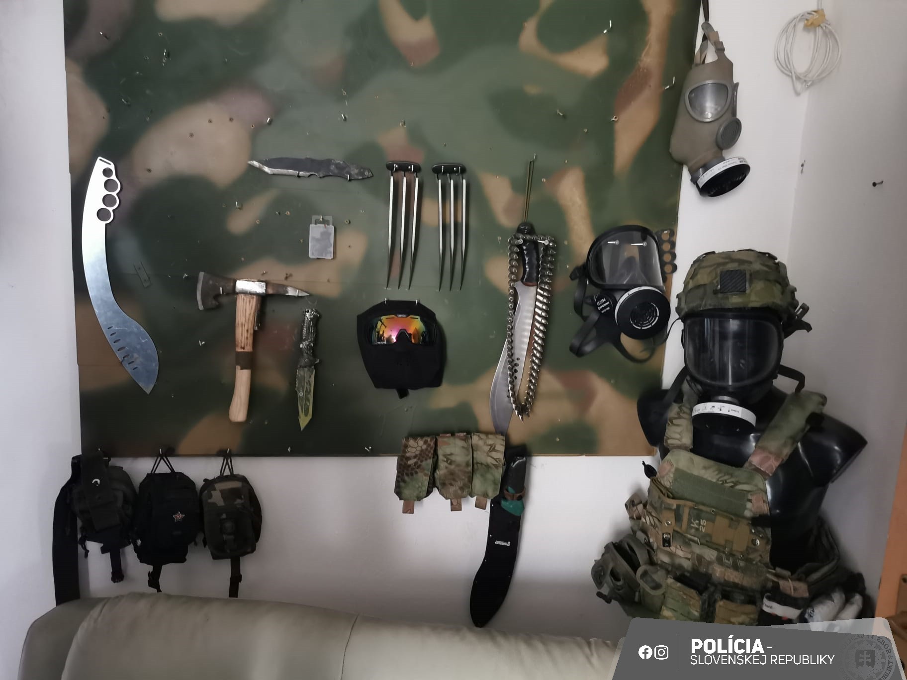 Polícia obvinila po akcii Pyrotechnik sedem ľudí z nedovoleného ozbrojovania.