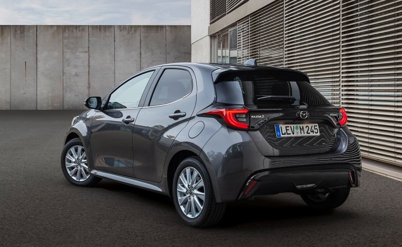 Mazda 2 nowej generacji została hybrydą