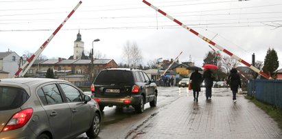 Kolejarze zamykają przejazd w Zielonce