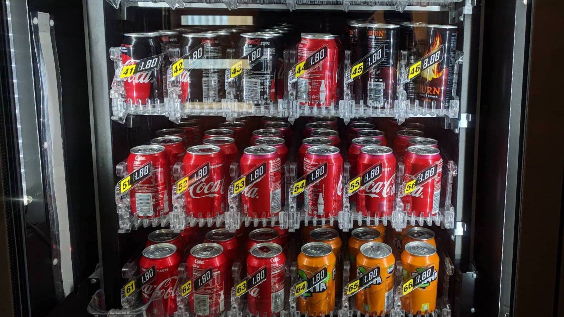 Złe wieści dla fanatyków Coca-Coli Cherry. Napój znika ze sklepów, koncern wyjaśnia