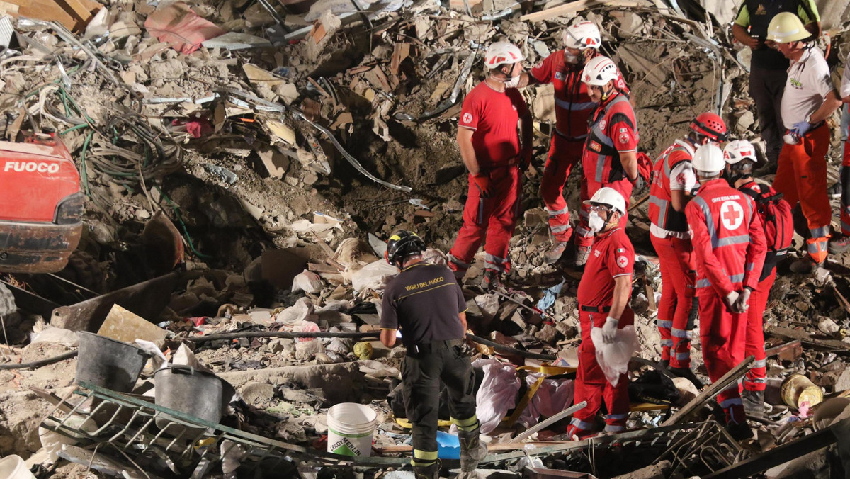 ITALY NAPLES HOUSE COLLAPSE (Seven missing, including two kids, after building collapses)