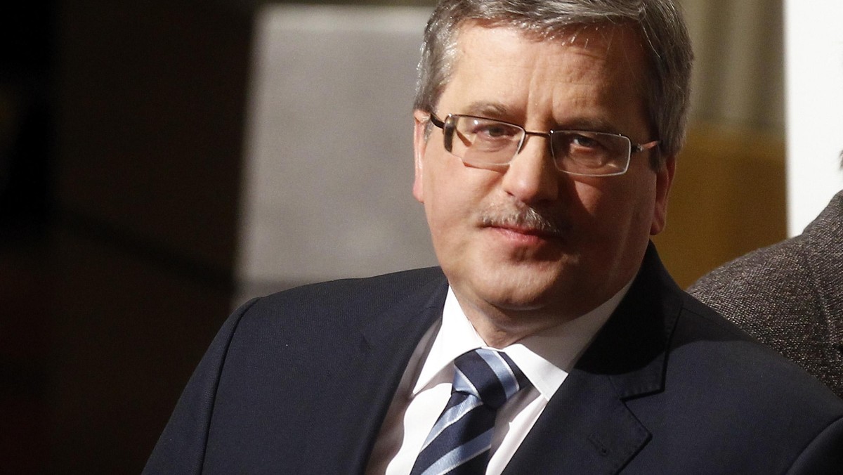 Prezydent Bronisław Komorowski zaprosił na spotkanie szefów klubów parlamentarnych, by poznać, jakie koncepcje mają partie w sprawie przyszłości systemu emerytalnego w Polsce w związku ze zmianami demograficznymi - powiedziała szefowa prezydenckiego biura prasowego.