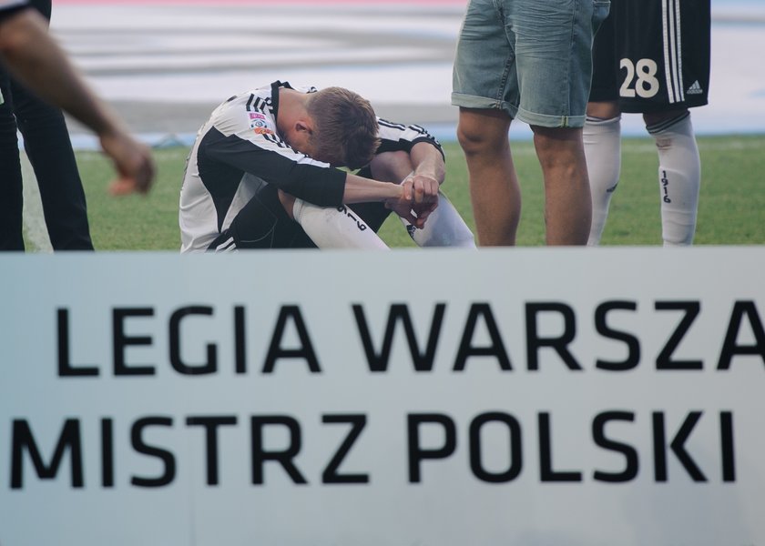 Rzeźniczak rzuca medalem! Kibice wściekli na piłkarzy Legii!