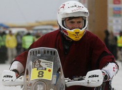 Rajd Dakar: Przygoński 16. na 8. etapie. Piątek wycofał się