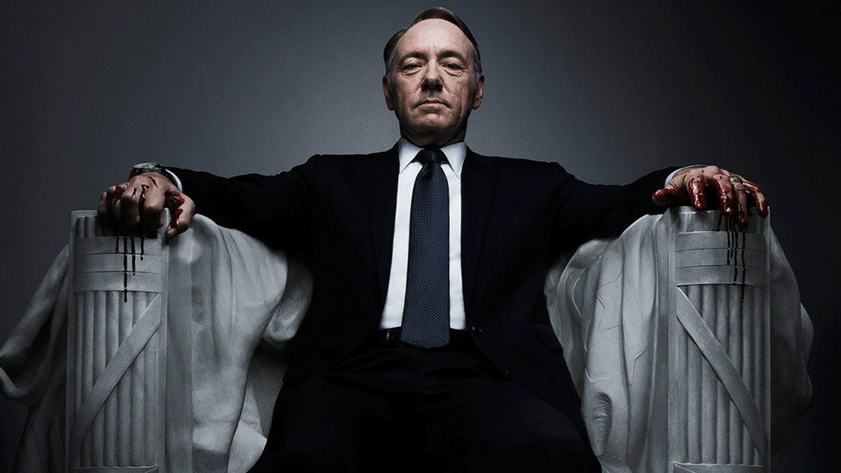 Po sześciu sezonach Netflix podjął decyzję o zakończeniu "House of Cards", jednego ze swoich flagowych seriali. Decyzja zapadła dzień po oskarżeniu Kevina Spaceya o molestowanie seksualne przez Anthony'ego Rappa. Spacey gra w serialu główną postać - Franka Underwooda.