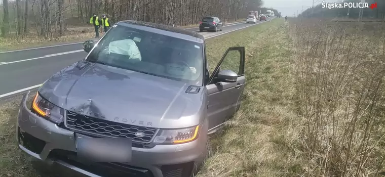 Uciekali skradzionym Range Roverem. Policjanci ruszyli w pościg. Padły strzały [WIDEO]