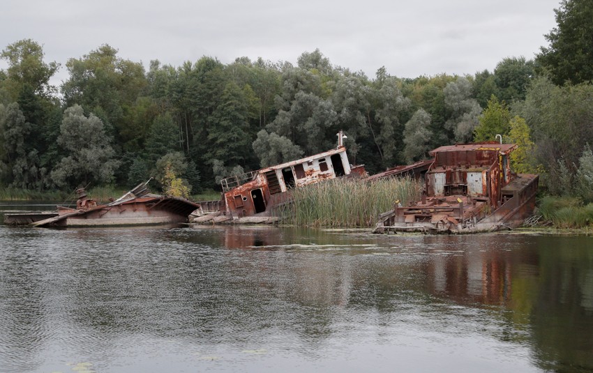 Sastanak se održava blizu reke Pripjat (foto: kontaminirani brodovi koji su nekad gasili požar u nuklearnoj elektrani Černobilj ostavljeni na obali)