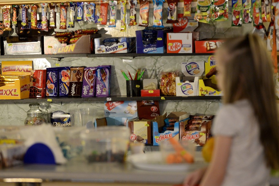 Do Sklepiku Szkolnego Zakupiono W Hurtowni Okazja 20 Kg Cukierków Zakaz śmieciowego jedzenia w sklepikach szkolnych od 1 września