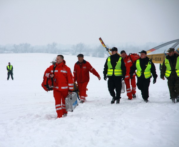 Śmigłowiec pogotowia ratunkowego spadł w Jarostowie na Dolnym Śląsku. Zginęło dwóch członków załogi