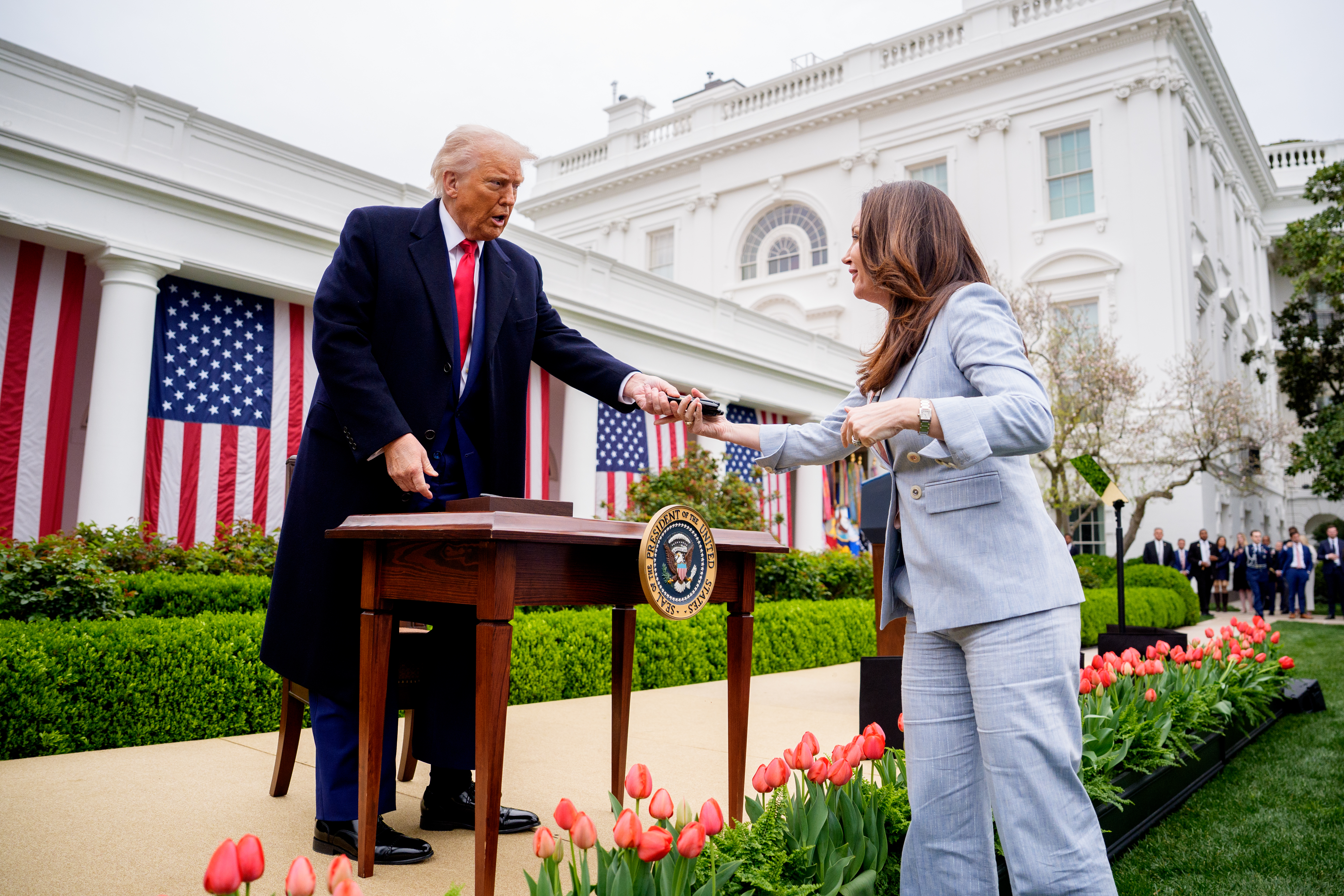 Trump annuncia accordi commerciali con Giappone e Filippine