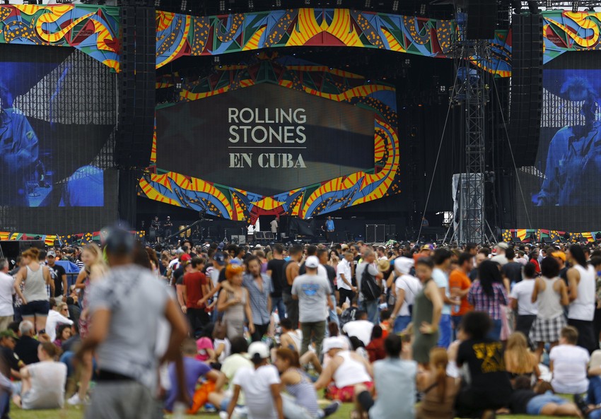 Mnogi su pred stadionom proveli noć da bi uhvatili što bolje mesto: Pred koncert