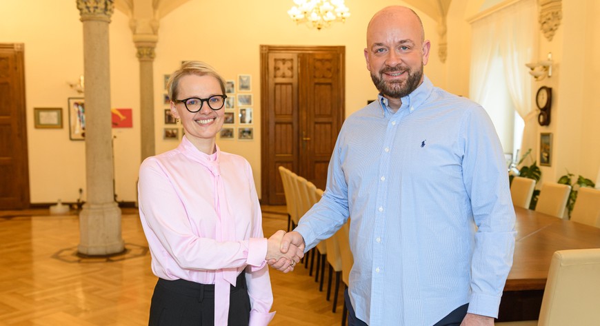 Alina Szeptycka z prezydentem Jackiem Sutrykiem.
