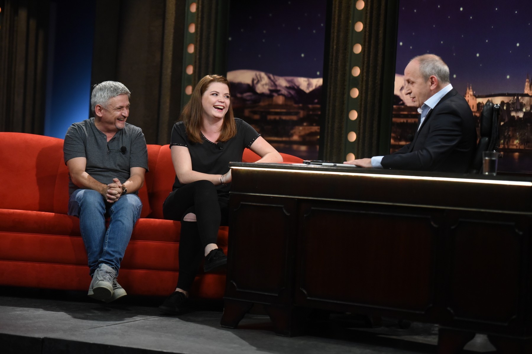 Český herec a komik Michal Suchánek s dcérou Berenikou v Show Jana Krause.