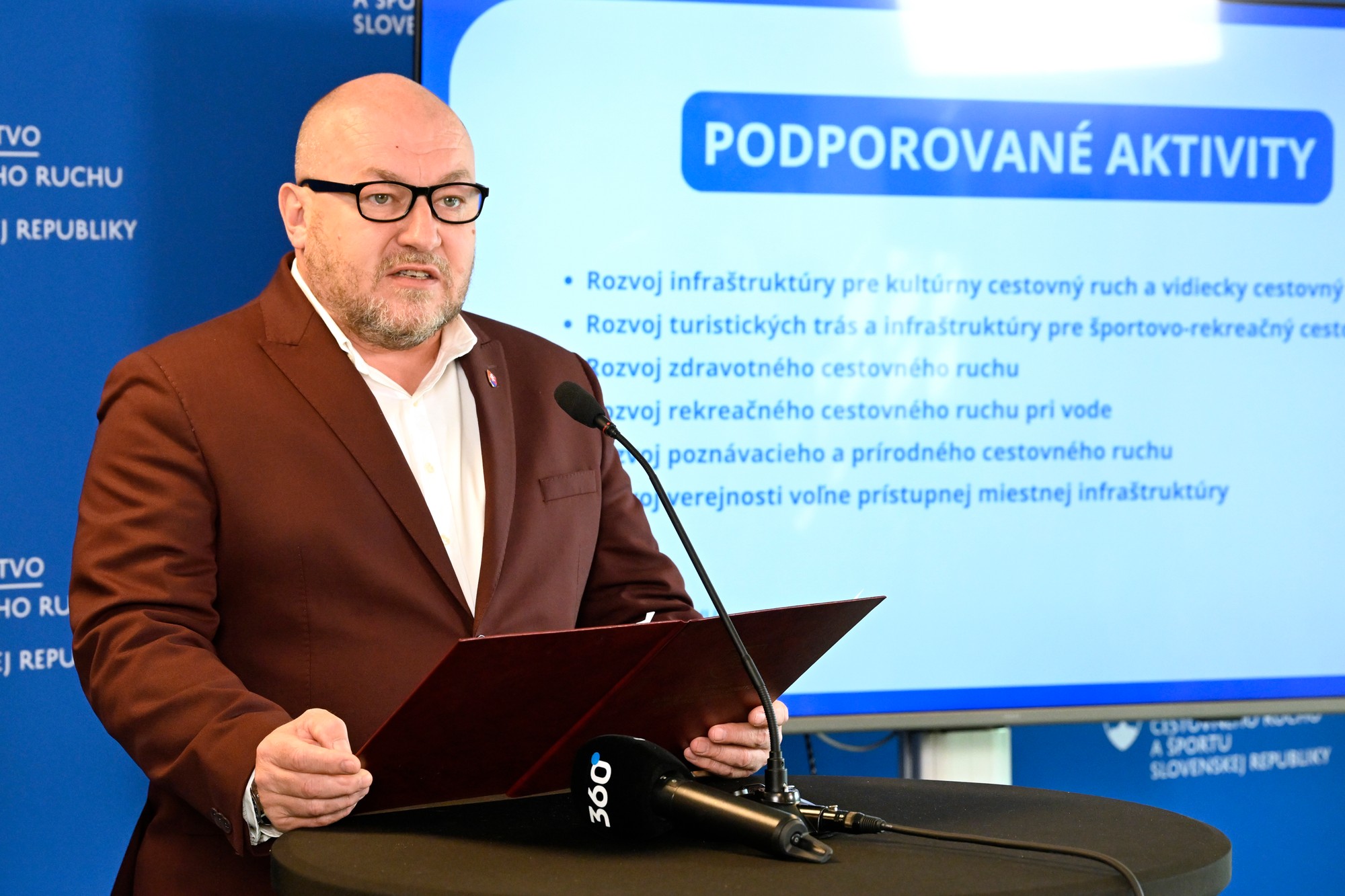 Minister cestovného ruchu a športu SR Rudolf Huliak.